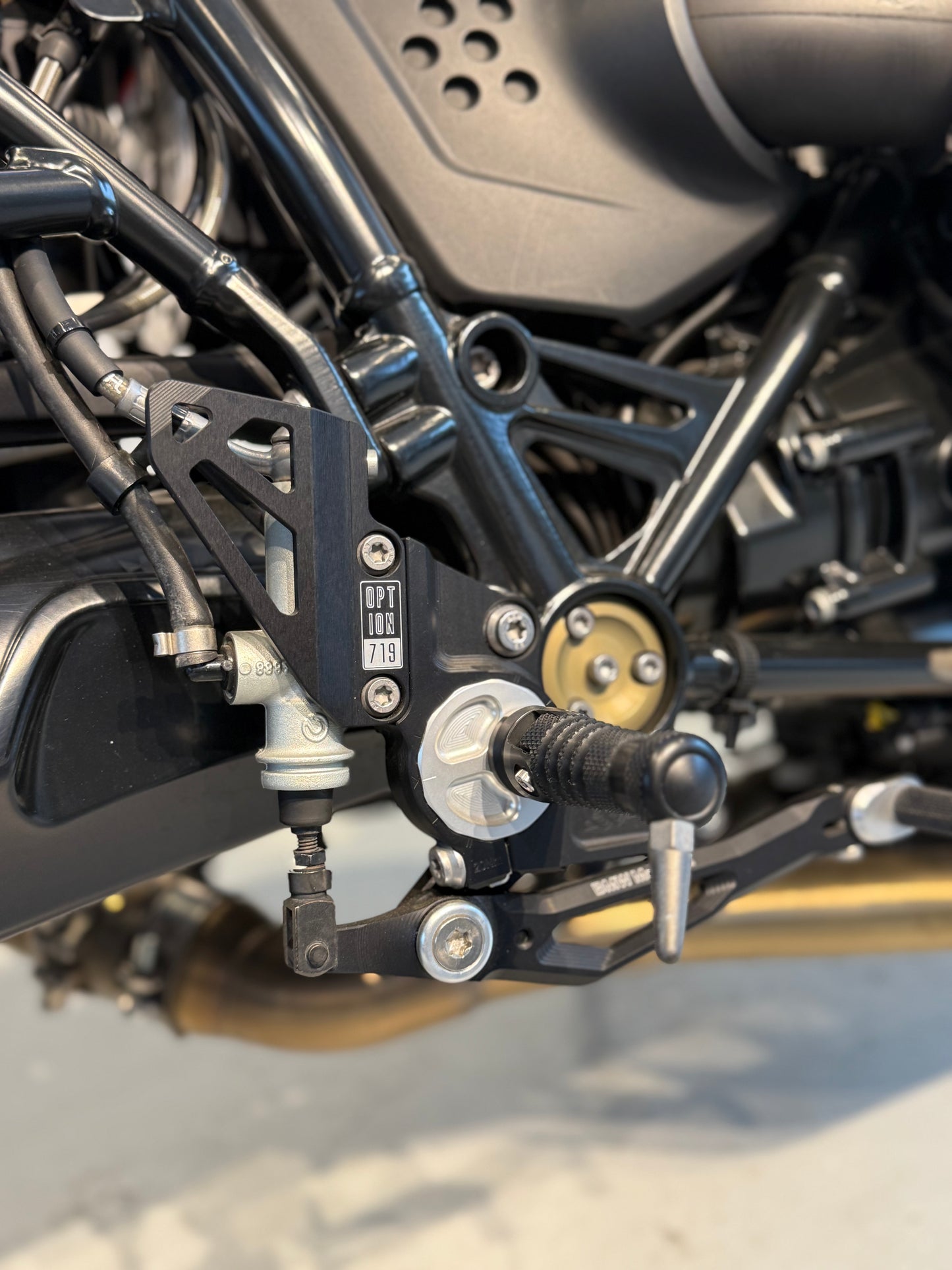BMW R nineT Pure 100th Anniversary 2023