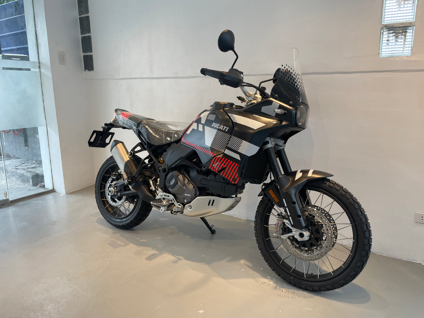 Ducati Desert X 2024