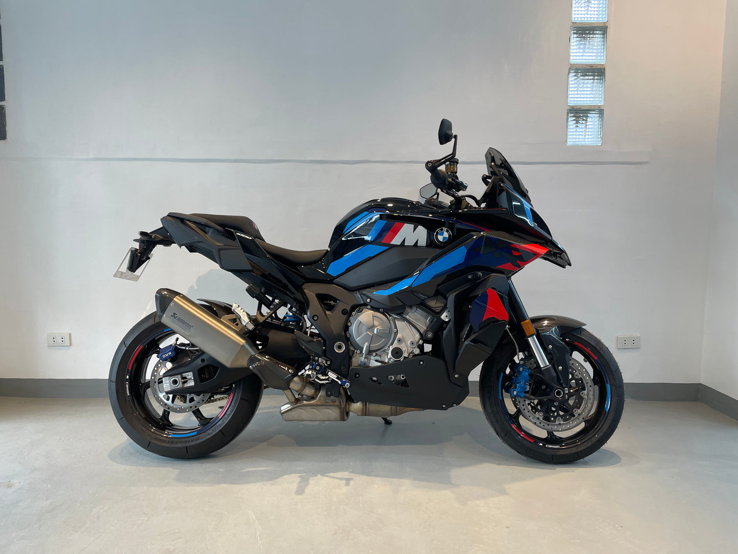 BMW M1000XR 2024