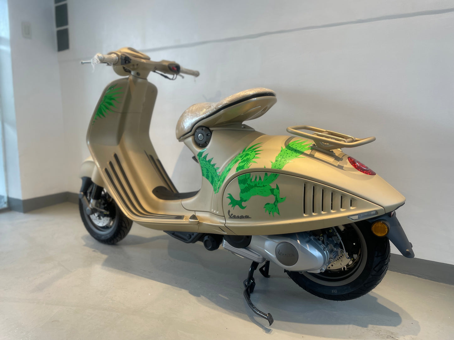 Vespa 946 Dragon Edition | Exclusive Collector's Scooter