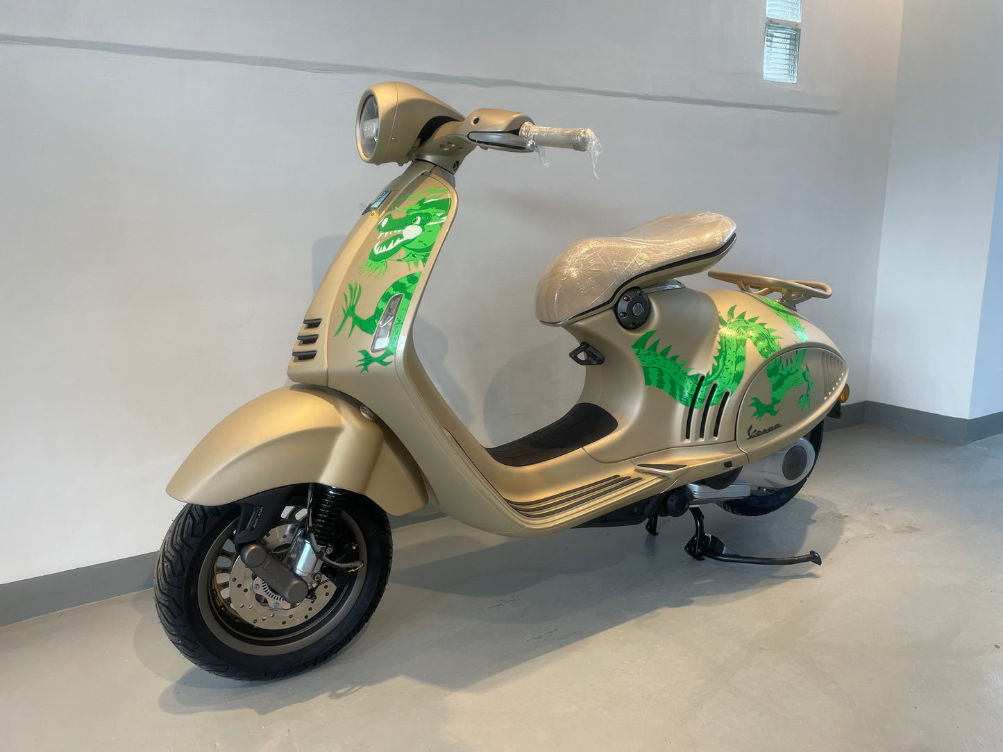 Vespa 946 Dragon Edition | Exclusive Collector's Scooter